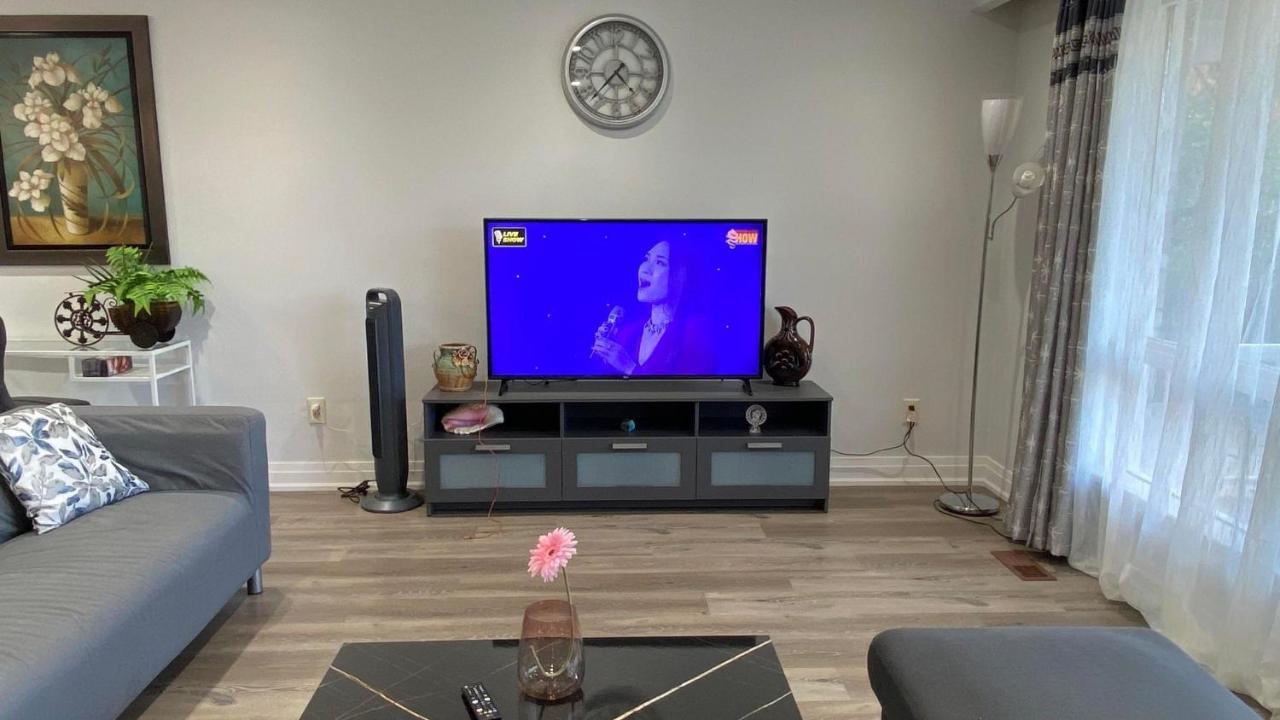 Spectacular 3 Bedroom 2 Wr House - Close To Airport Торонто Экстерьер фото