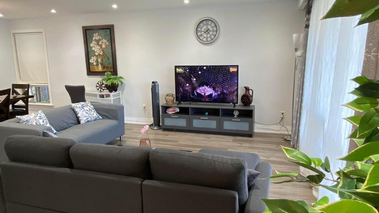 Spectacular 3 Bedroom 2 Wr House - Close To Airport Торонто Экстерьер фото