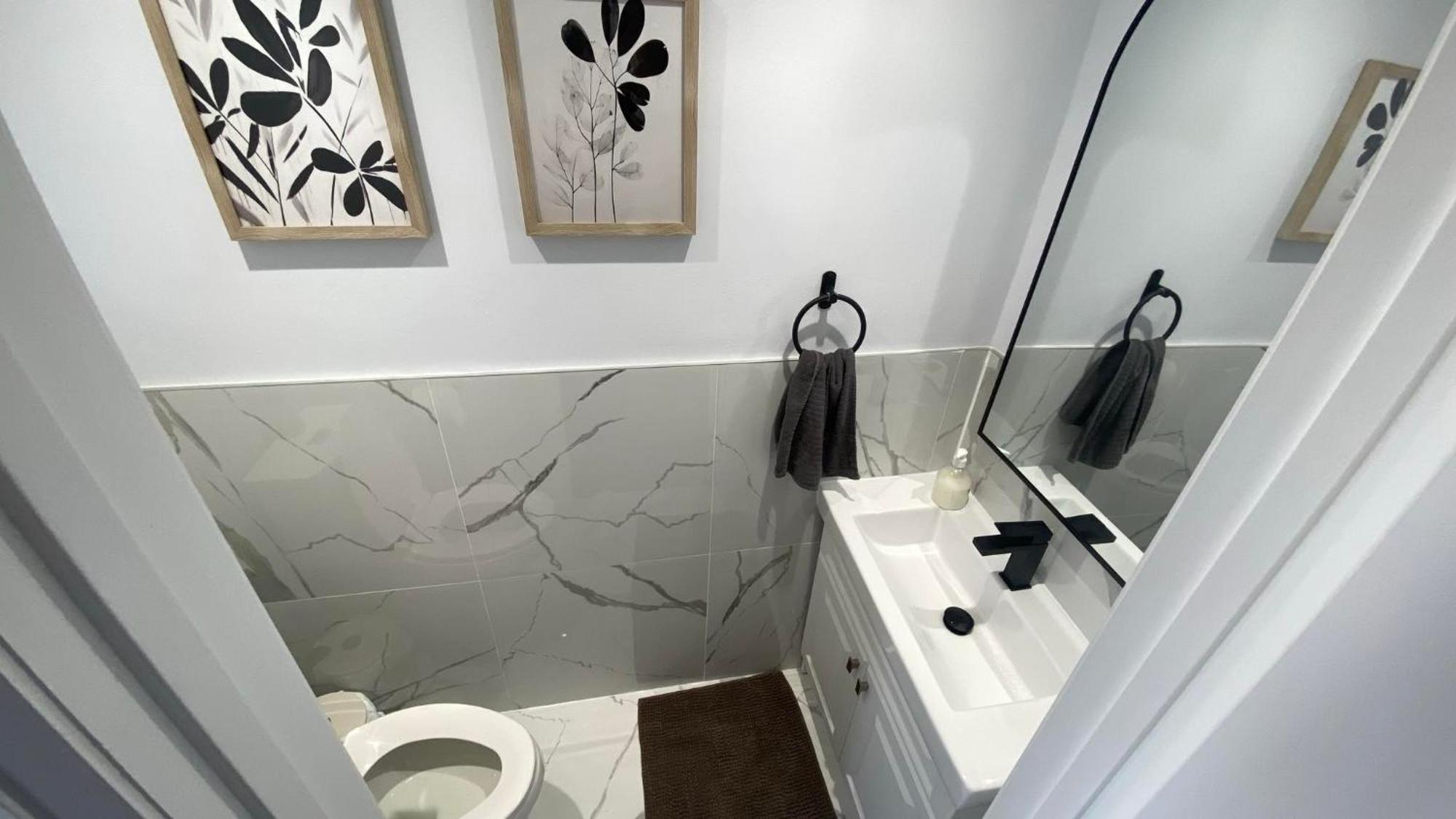Spectacular 3 Bedroom 2 Wr House - Close To Airport Торонто Экстерьер фото
