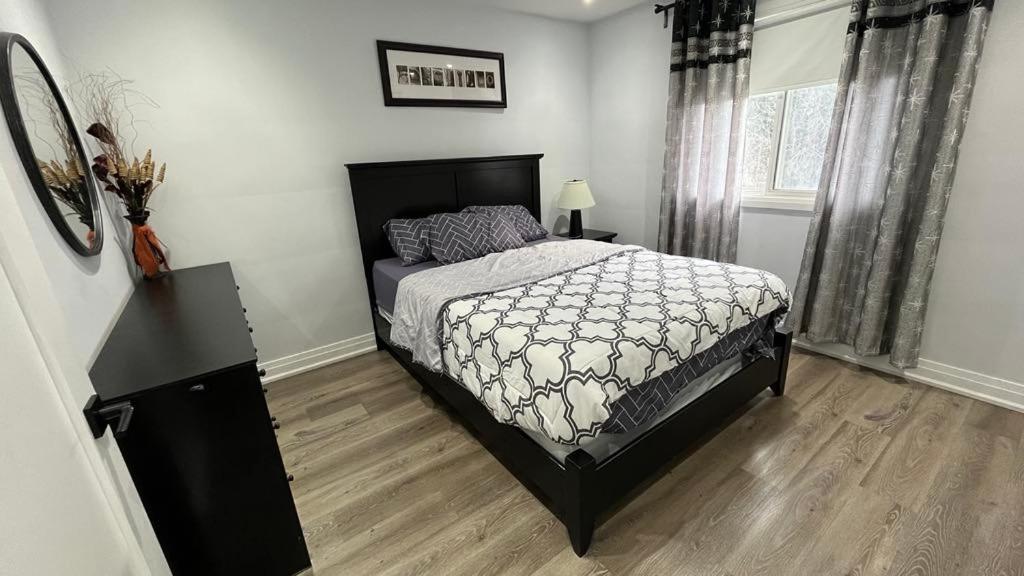 Spectacular 3 Bedroom 2 Wr House - Close To Airport Торонто Экстерьер фото